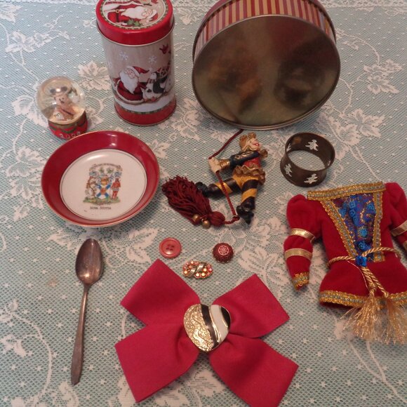 VINTAGE TINS MICKY KEN SHIRT COQUETTE BOW HEART NOVA SCOTTIA PL ETC. LOT - Picture 2 of 11